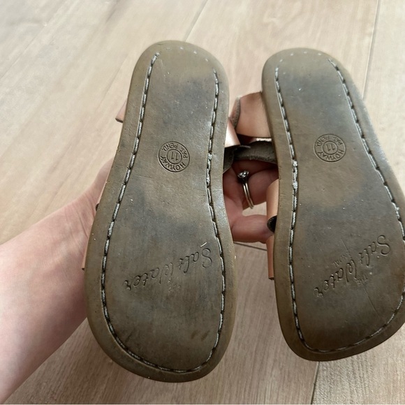 Salt Water Sandals
Original Salt Water Sandals in Rose Gold 11 Girls - Picture 6 of 6